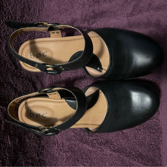 Shoes - Picture 2 of 6